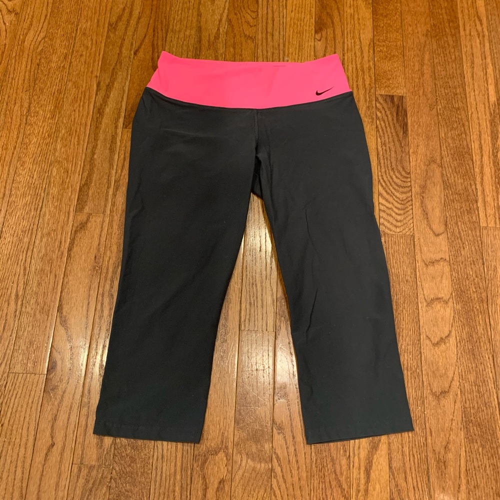 Nike Dri-Fit Cropped Pants Small